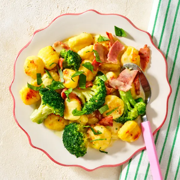 Gnocchi mit Broccoli und Schinken
