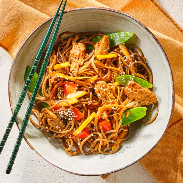 Soba-Nudeln mit Wokgemüse