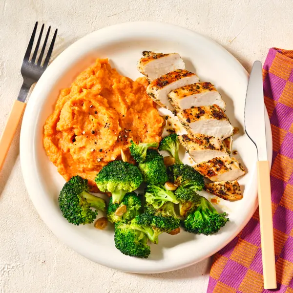 Kräuterhähnchen mit Süßkartoffelpüree und Broccoli