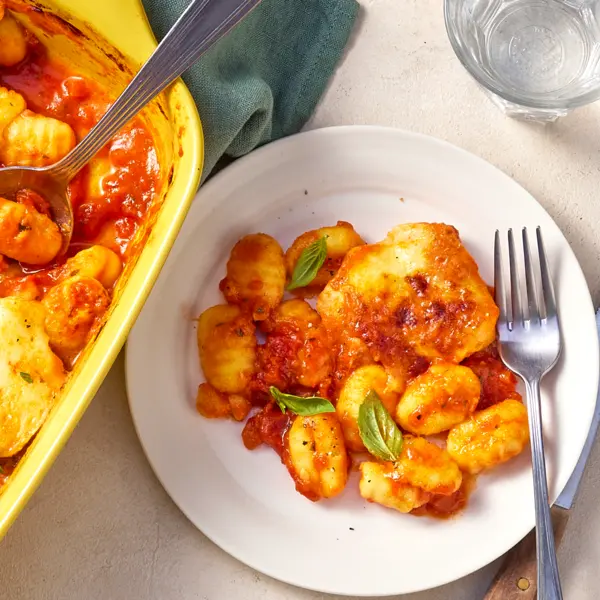 Tomaten-Gnocchi-Gratin mit Mozzarella