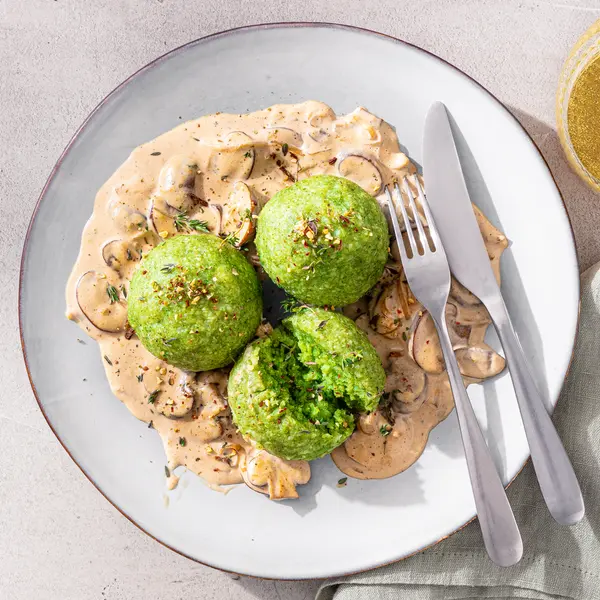 Schnelle Spinatknödel Jäger Art