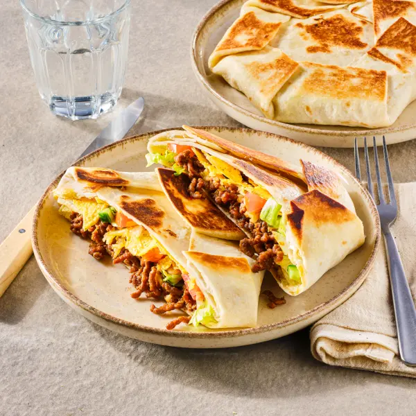 Knusprige Hackfleisch-Wraps mit geriebenem Käse