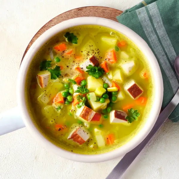 Herzhafter Erbsen-Eintopf mit Räuchertofu