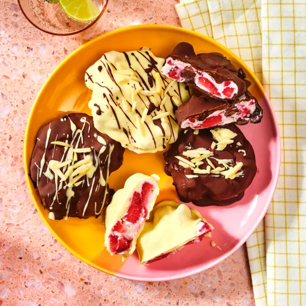 Skyr-Erdbeer-Snack mit Schokolade