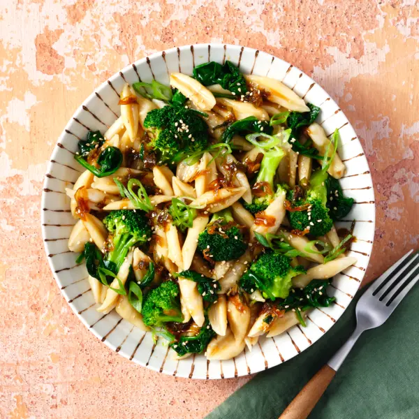 Scherennudeln mit Chiliöl und Gemüse