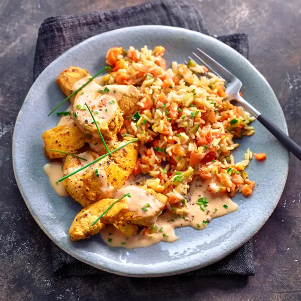 Hähnchen mit Zucchini-Möhren-Reis