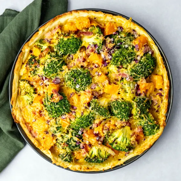 Pikante Quiche mit Broccoli, Kürbis und Speck