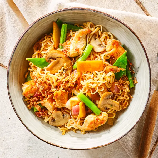 Wok-Nudeln mit Teriyaki-Hühnchen