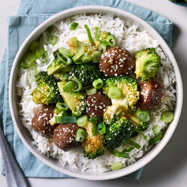 Teriyaki-Fleischbällchen mit Broccoli und Reis