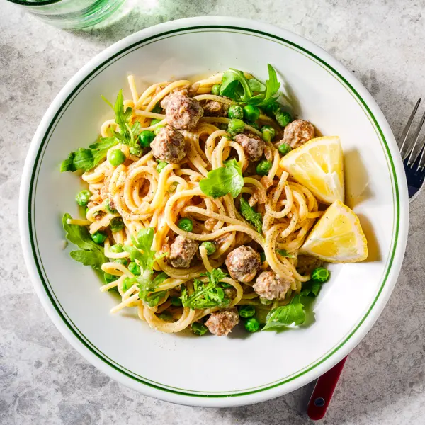 Spaghetti mit cremiger Zitronen-Soße und Hackbällchen