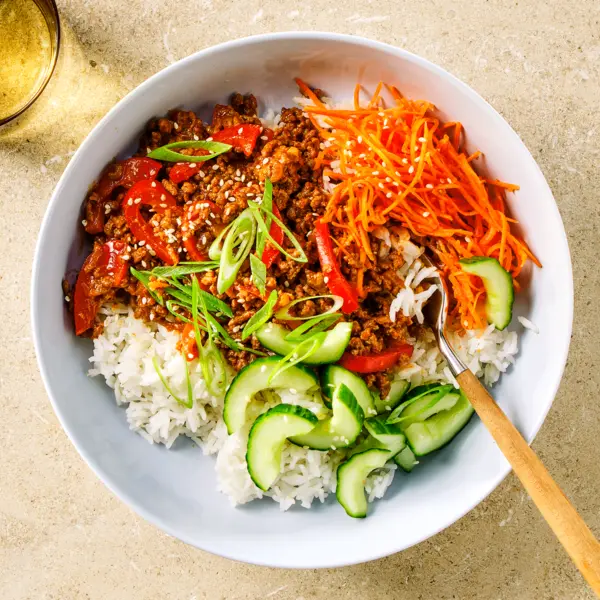 Asia-Bowl mit Hackfleisch & Reis