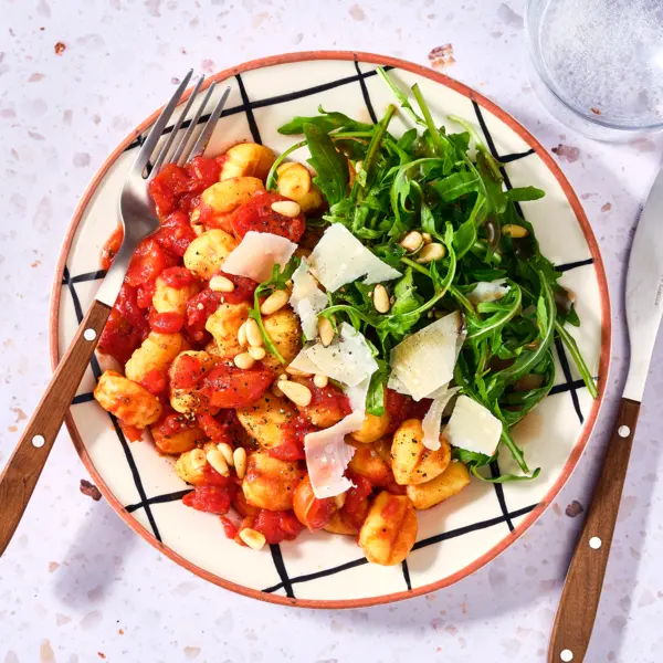 Tomatengnocchi mit Rucola-Salat