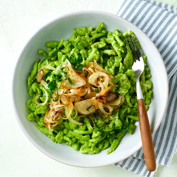 Bärlauch-Spätzle mit Röstzwiebeln