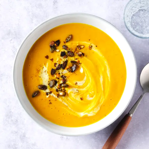 Kürbis-Ingwer-Suppe mit Kokos