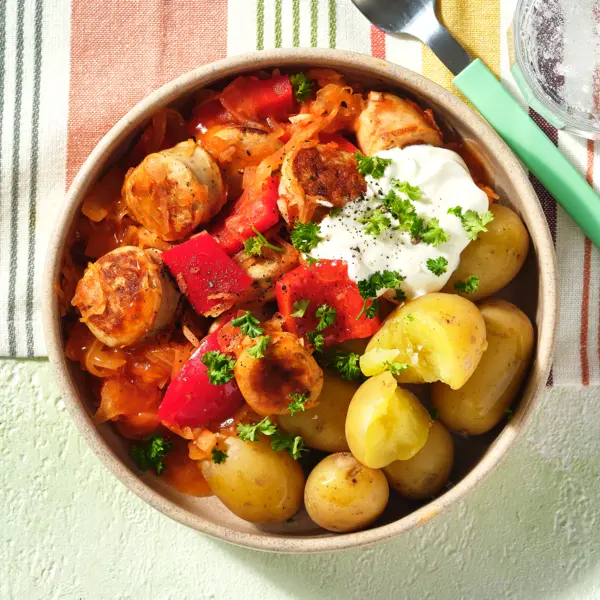 Wurstgulasch mit Sauerkraut