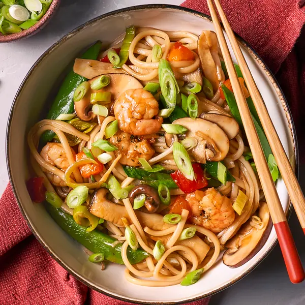 Teriyaki-Udon-Nudeln mit Garnelen