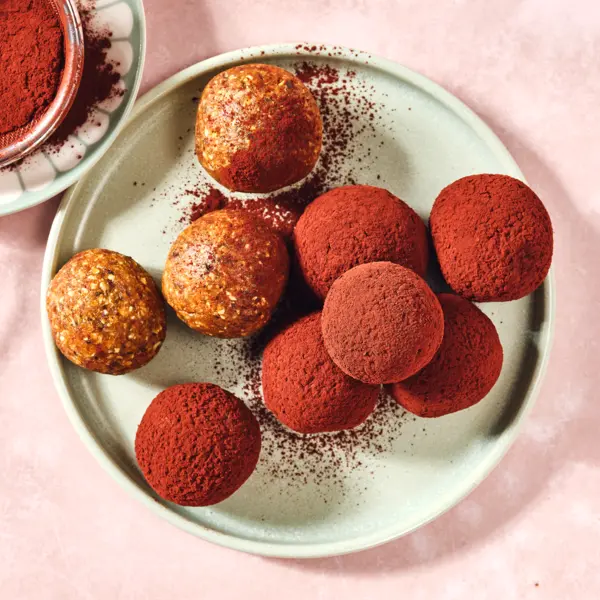 Erdnuss-Dattel-Balls