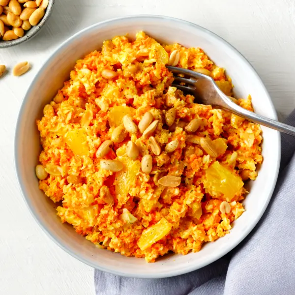 Möhrensalat mit Erdnüssen
