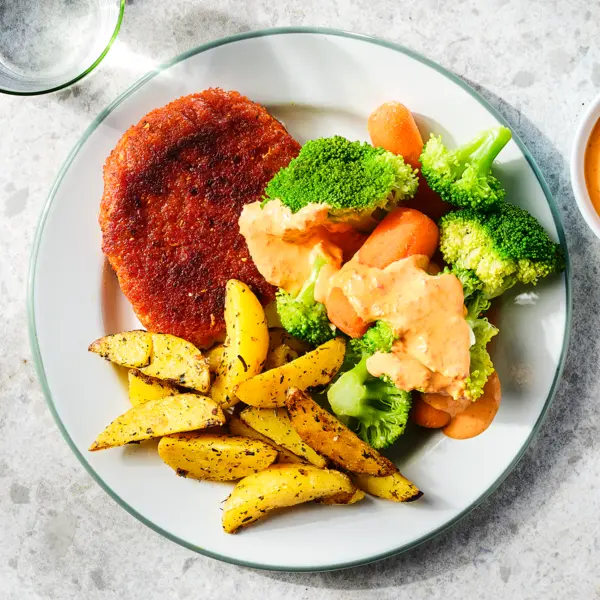 Schnitzel mit Gemüse und Kartoffeln