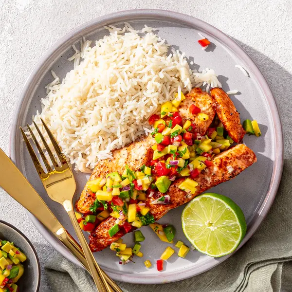 Zarter Lachs aus dem Ofen mit Mango-Salsa