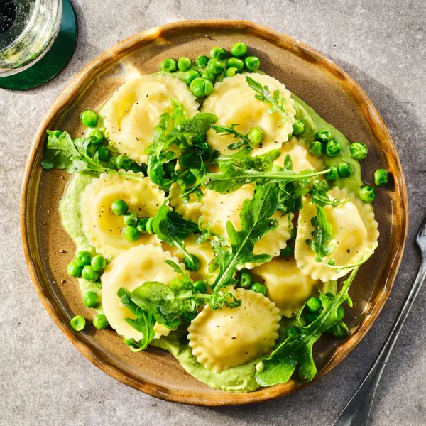 Spinat-Ricotta-Ravioli mit Erbsencreme