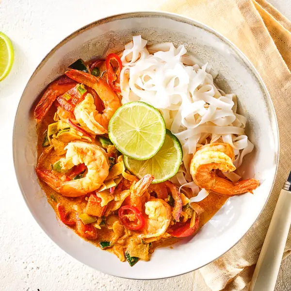 Rotes Curry mit Garnelen und Reisnudeln