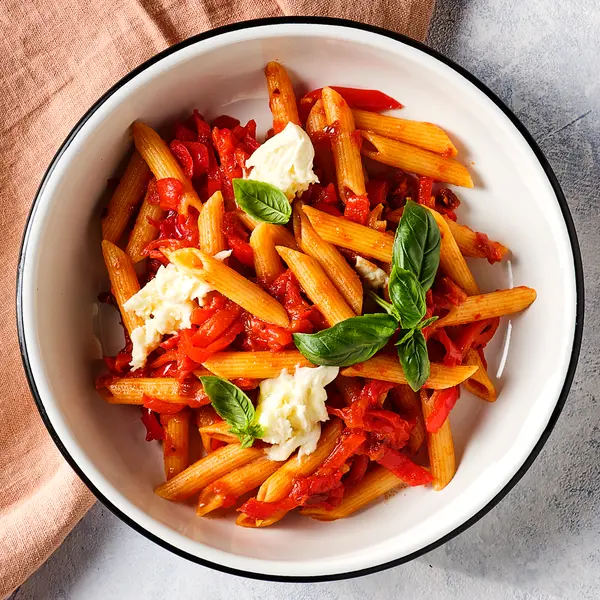 Penne Arrabbiata mit Mozzarella