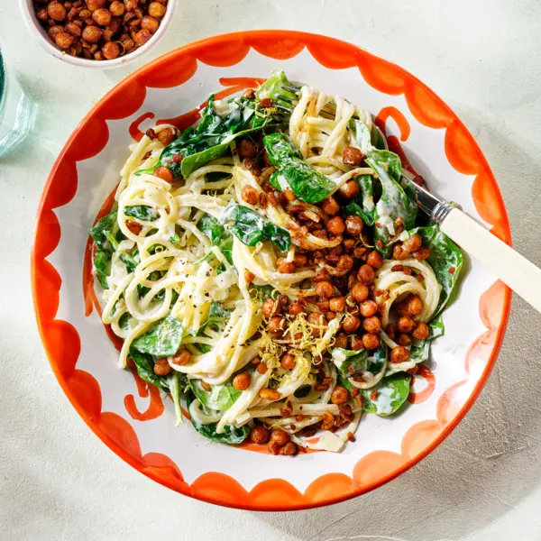 Pasta mit Ricotta und knusprigen Kichererbsen