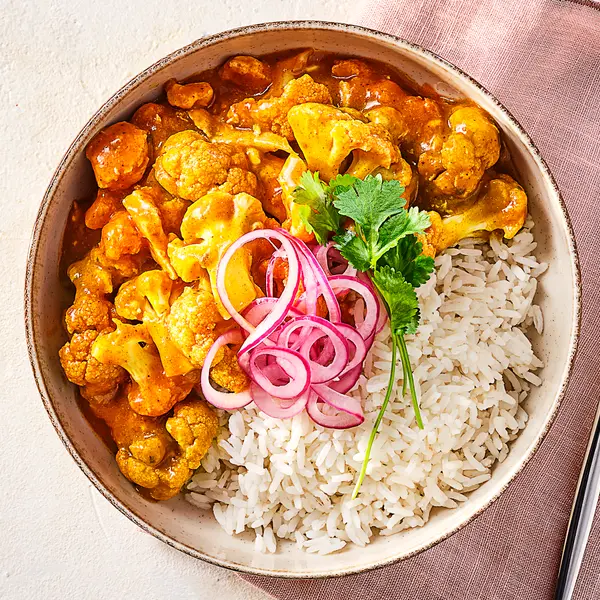 Butter Chicken mit Reis und Blumenkohl