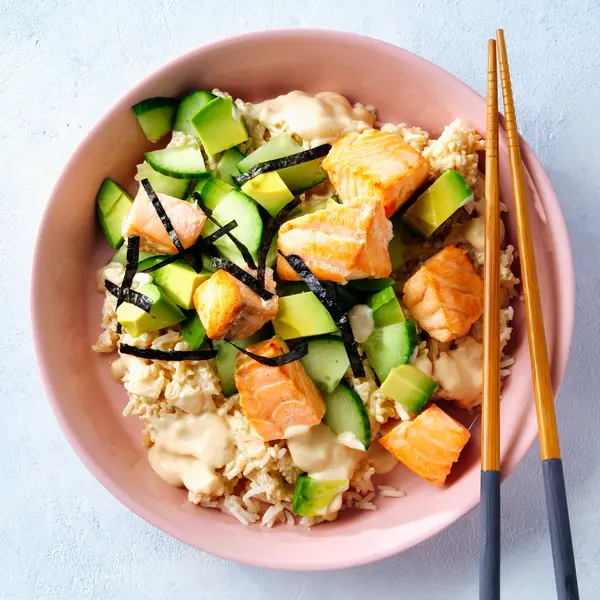 Sushi Salat mit Lachs