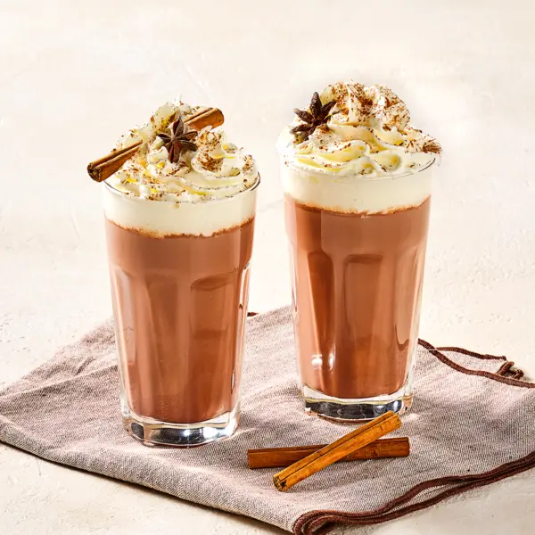 Heiße Schokolade mit Weihnachtsgewürzen