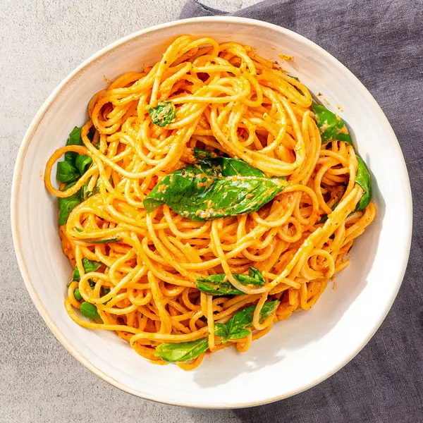Pasta mit cremiger Gemüsesoße