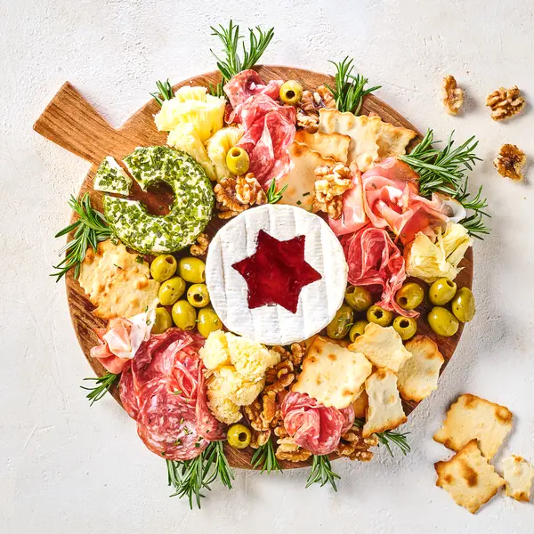 Winterliche Käse- und Wurstplatte