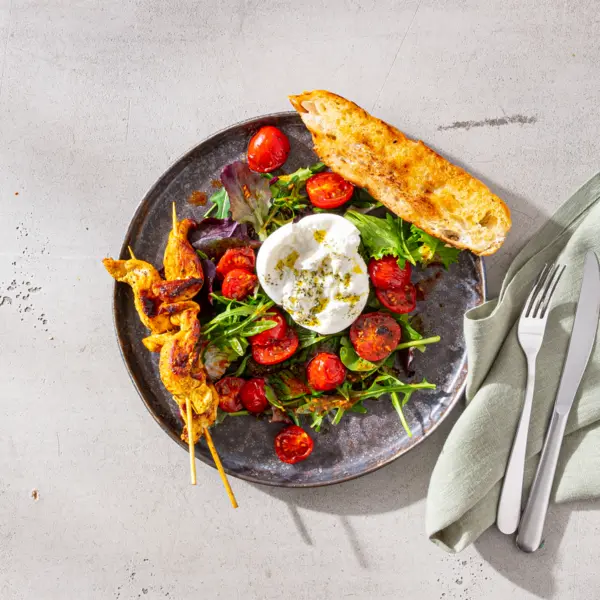 Hähnchenspieße mit Ofentomaten-Salat