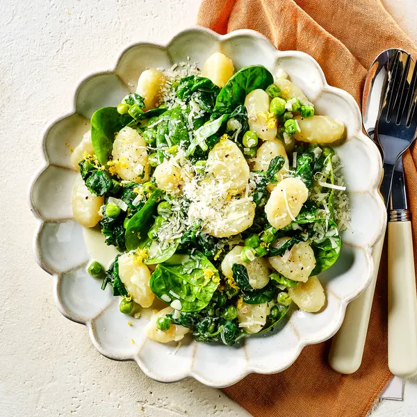 Cremige Gnocchi mit Frühlingsgemüse