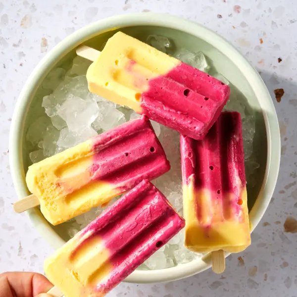 Mango-Kokos-Eis am Stiel