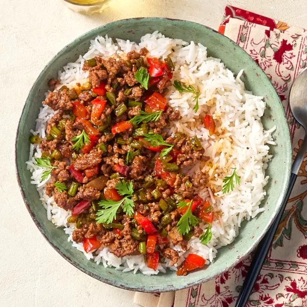 Karamellisiertes Rinderhack mit buntem Gemüse