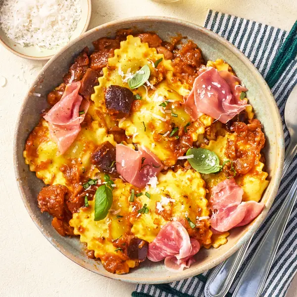 Ravioli mit Aubergine und Parmaschinken