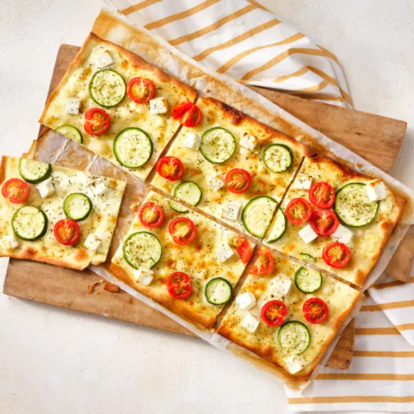 Flammkuchen mit Feta und Zucchini