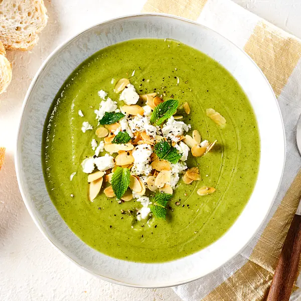 Broccolisuppe mit Feta und Minze