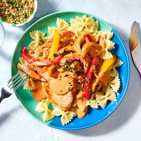 Paprika-Rahmschnitzel mit Farfalle