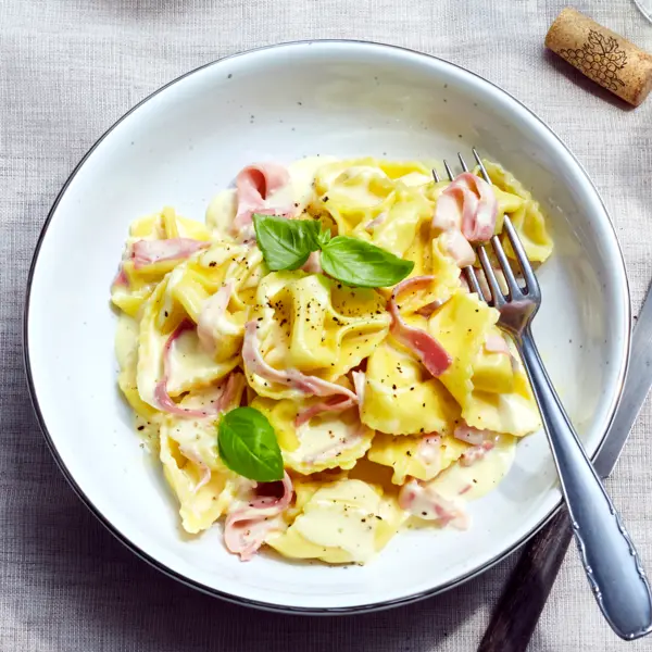 Tortellini in Schinken-Sahne-Sauce