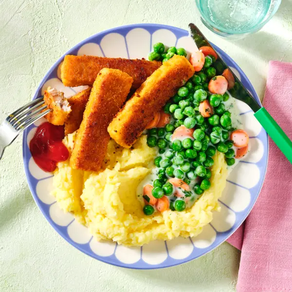 Fischstäbchen mit Rahmgemüse und Kartoffelpüree