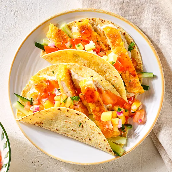 Wraps mit knusprigem Hähnchen und Mangosalsa