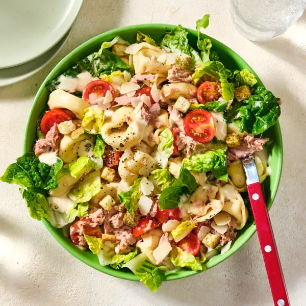 Caesar-Tortellonisalat mit Thunfisch