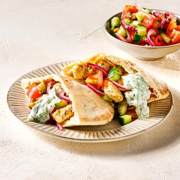 Hähnchentaschen mit griechischem Salat
