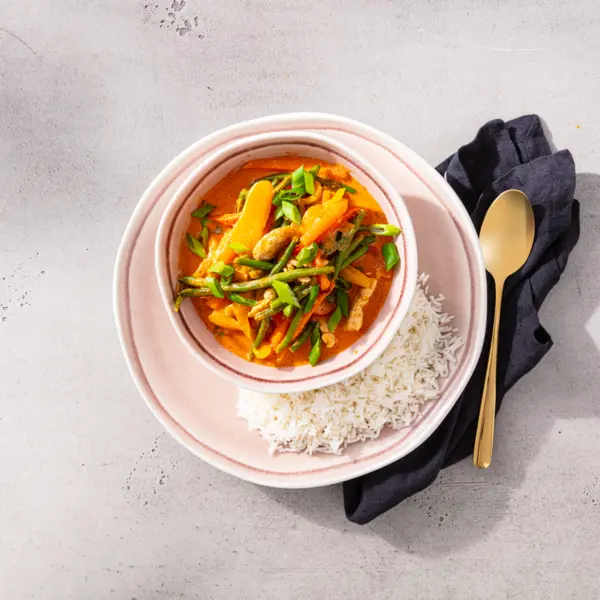 Rotes Thai-Curry mit Hähnchen und grünen Bohnen
