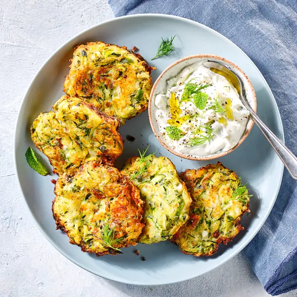 Griechische Zucchini-Feta-Puffer