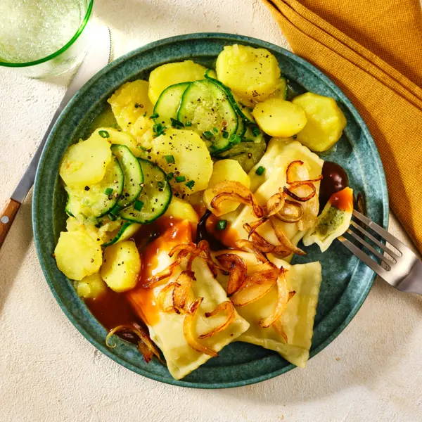 Maultaschen mit schwäbischem Kartoffelsalat