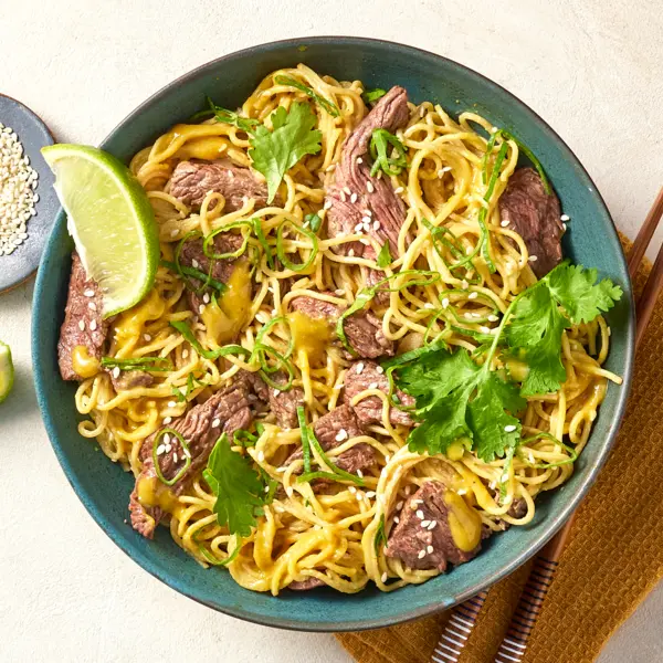 Mie-Nudeln mit Sesam-Steak